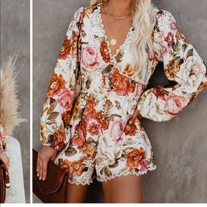 UPWIND FLORAL POCKETED CROCHET ROMPER NEW